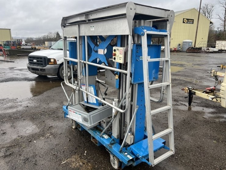 1997-genie-dpl-30s-vertical-mast-lift-image-3