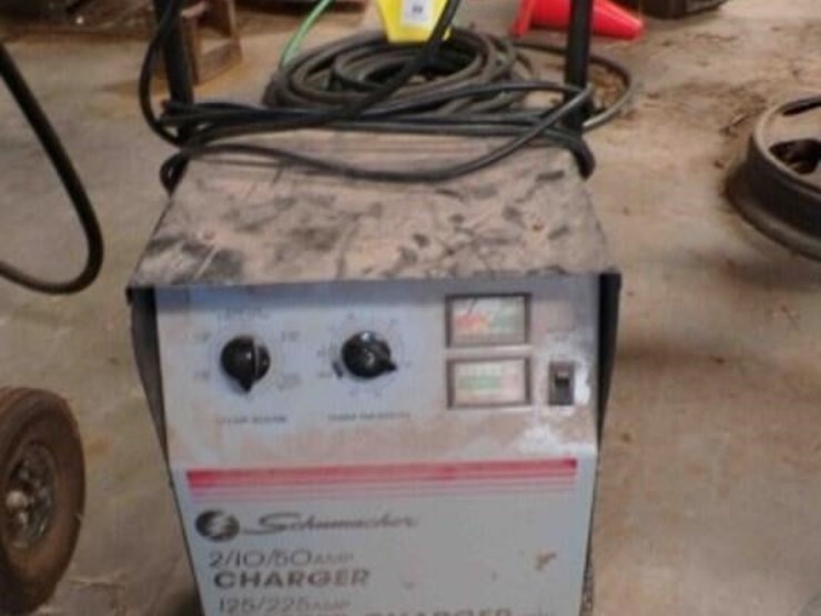 schumacher-batter-charger-image-1