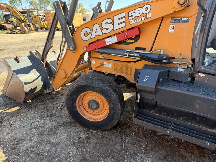 2017-case-580sn-image-9