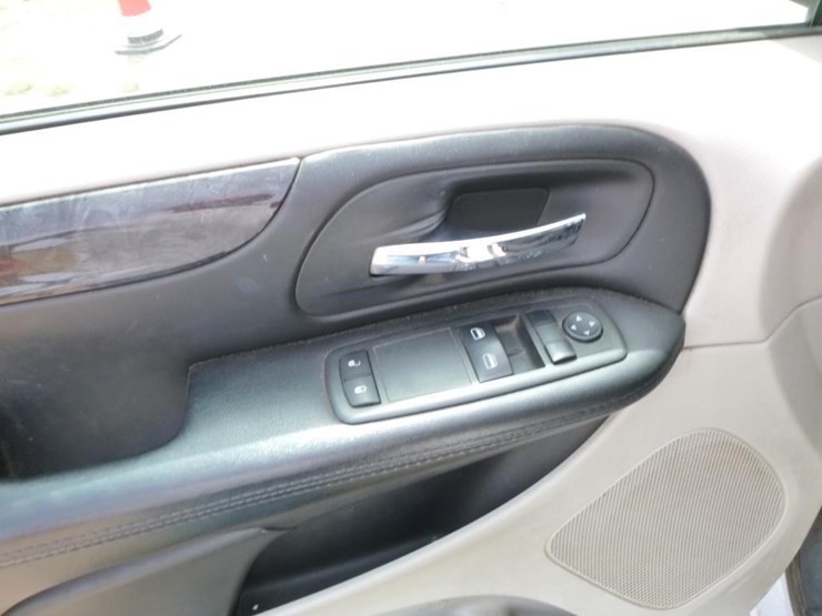 2014-dodge-grand-caravan-image-22