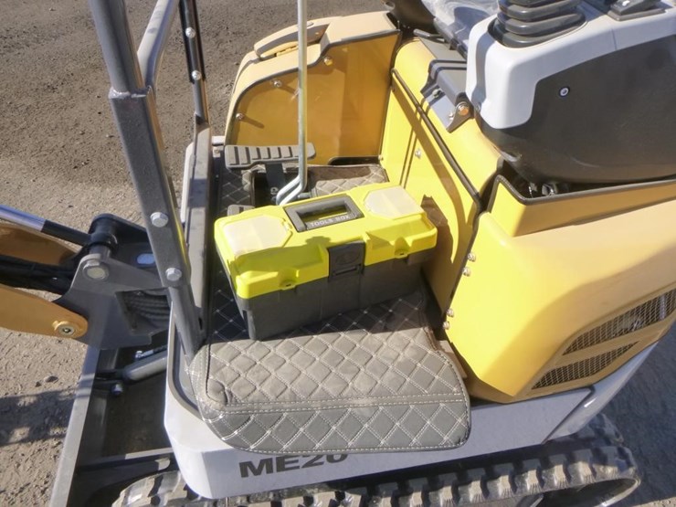 me20-hydraulic-excavator-image-21