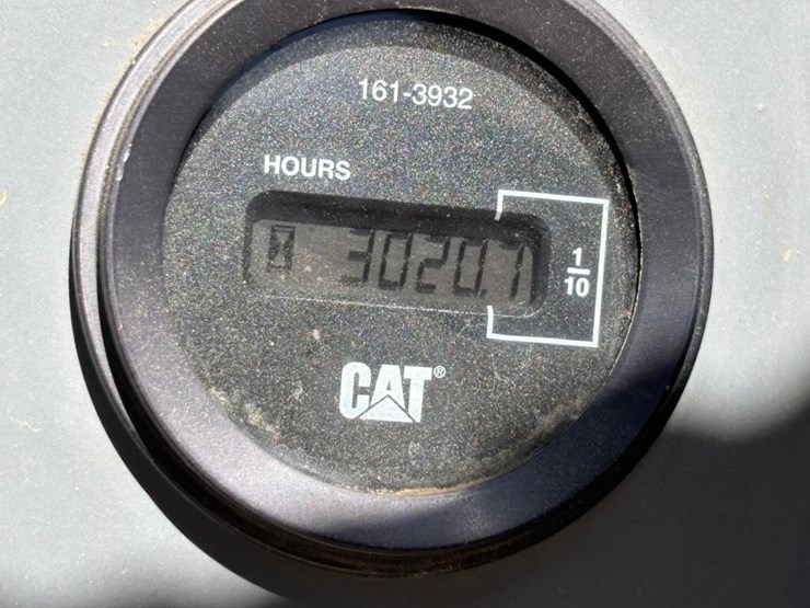 2002-caterpillar-d3g-image-38