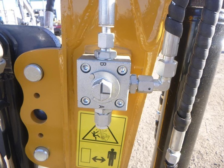 me20-hydraulic-excavator-image-13