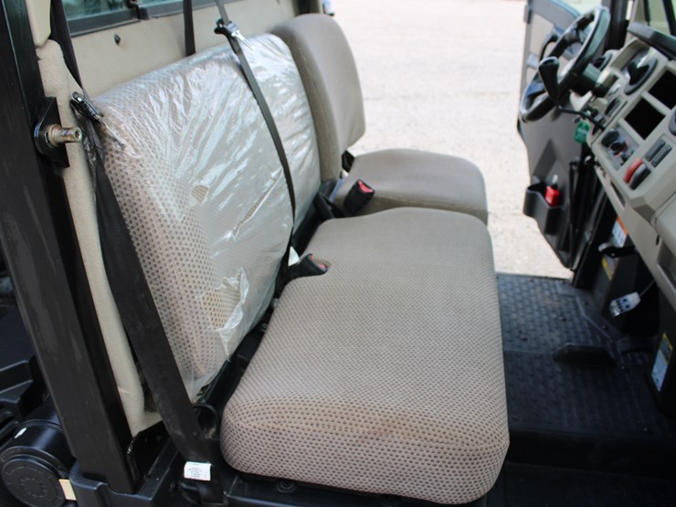 2018-john-deere-gator-image-8