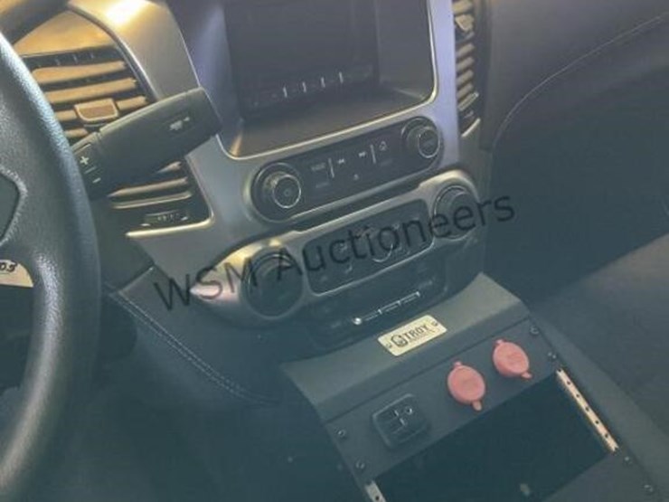 2015-chevrolet-tahoe-image-17