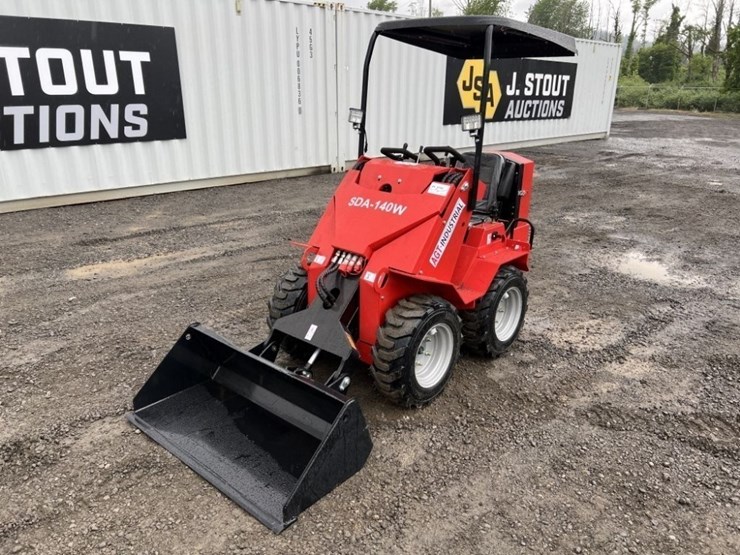 2026-agt-sda-140w-mini-skidsteer-loader-image-1