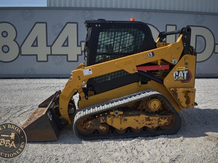 2023-caterpillar-259d3-image-3