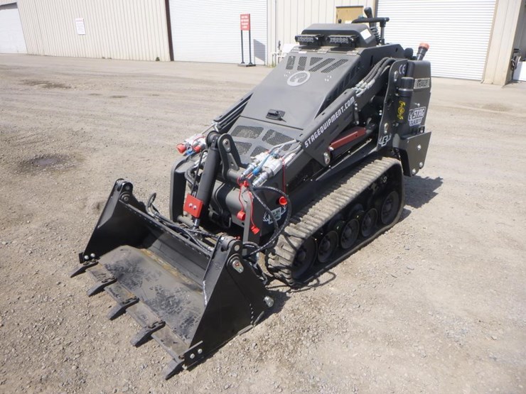 2025-kubota-d1703-image-1