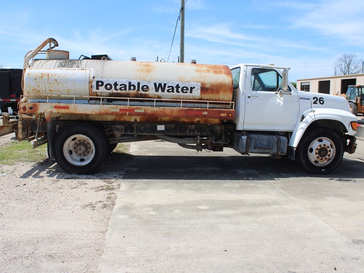 1998-ford-f700-image-2