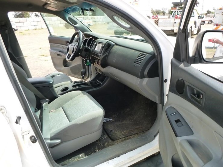 2013-toyota-tacoma-image-24