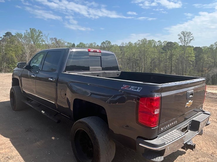 2015-chevrolet-silverado-ltz-2500hd-4x4-crew-cab-pick-up-truck-image-3