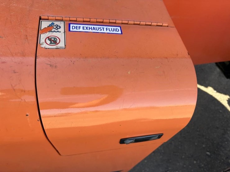 2016-jlg-8042-image-39