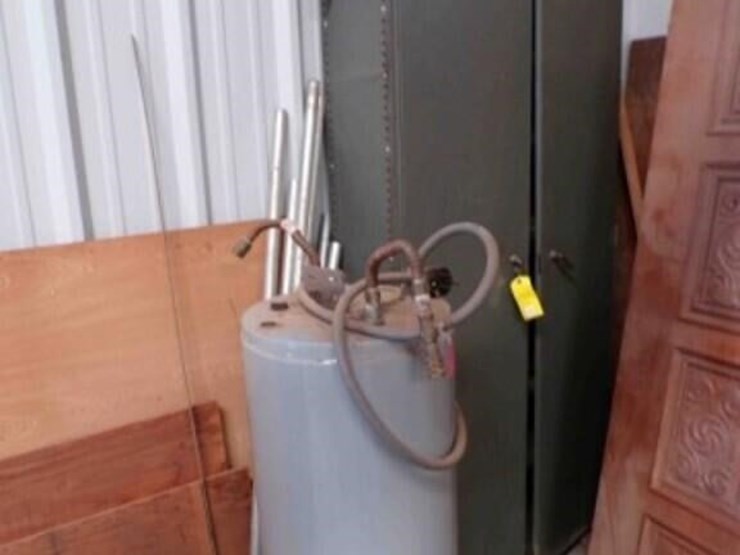 metal-storage-cabinet-image-1