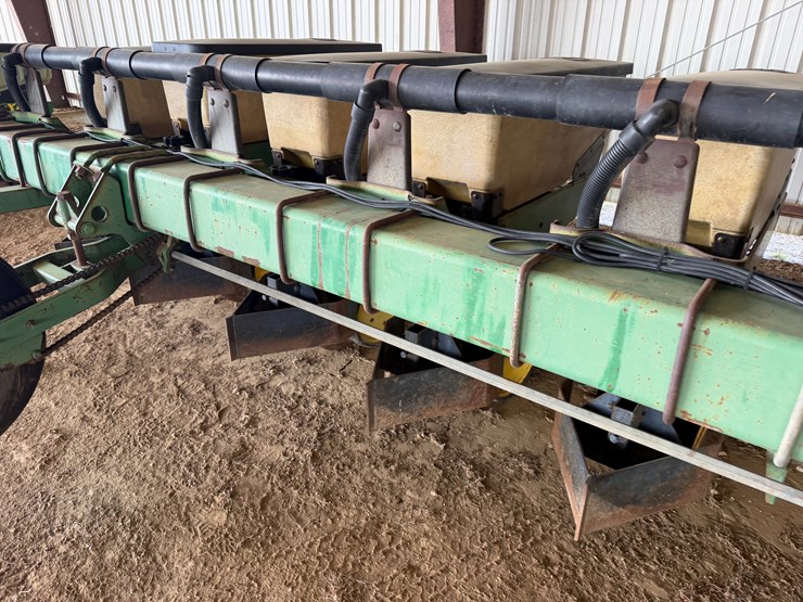 john-deere-7300-image-33