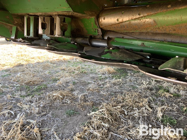 2023-john-deere-w235r-image-11