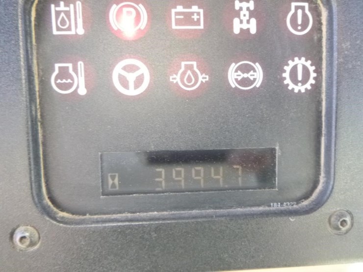 2005-caterpillar-143h-image-44