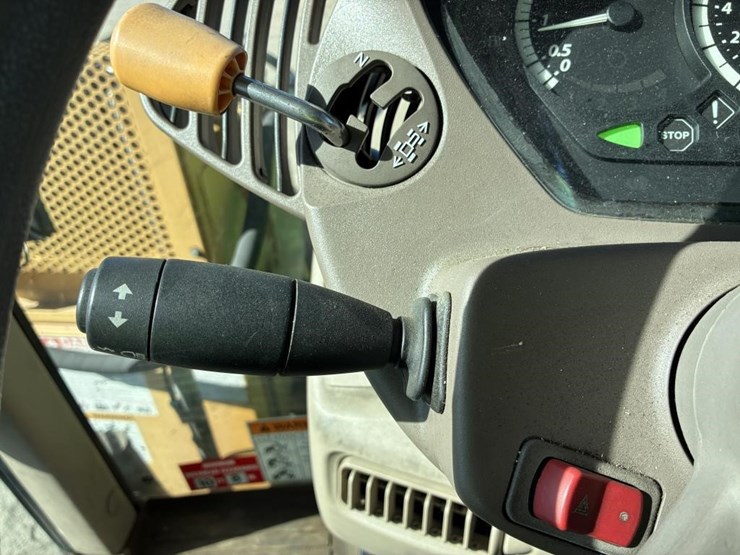 2005-john-deere-7130-image-18