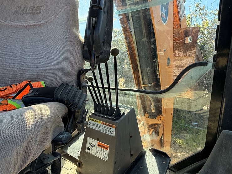 2014-case-580n-image-13