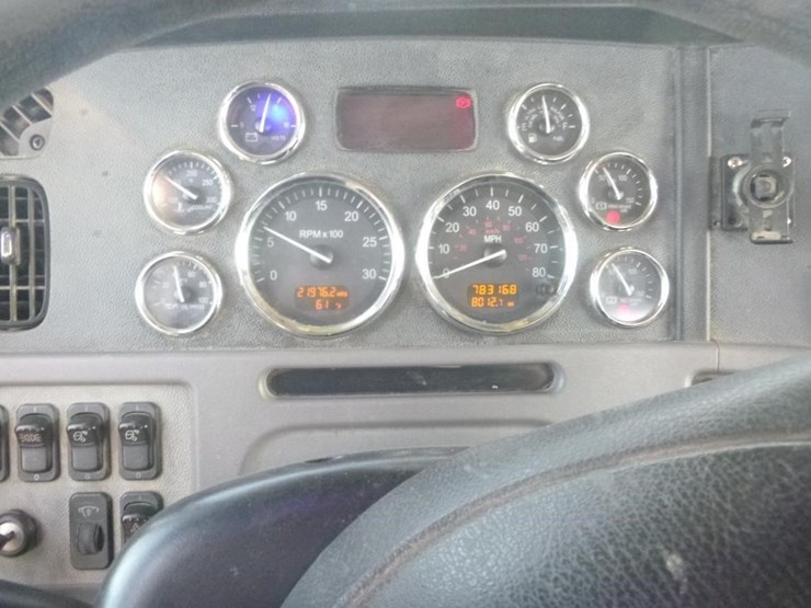 2014-peterbilt-388-image-21