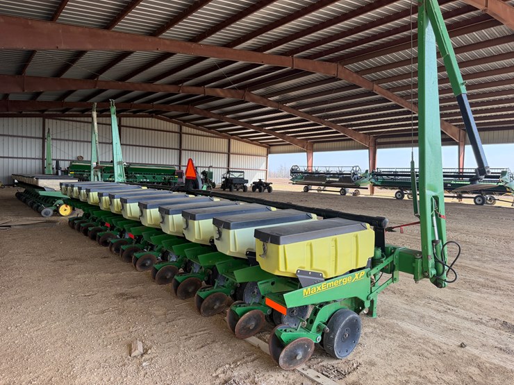 john-deere-7300-image-3