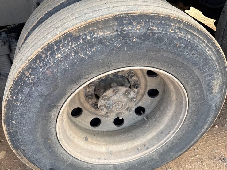 2015-caterpillar-ct660l-image-34