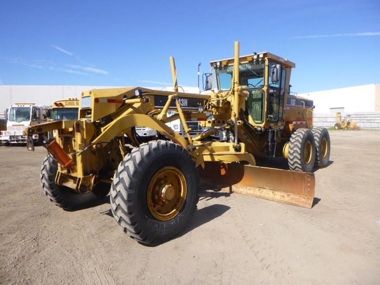 2005-caterpillar-143h-image-1