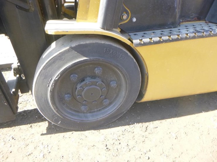 yale-glc30-forklift-image-26