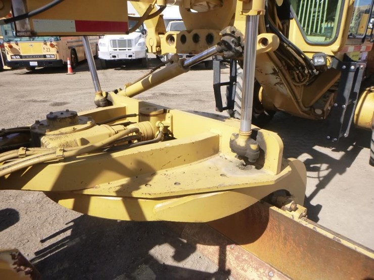 2005-caterpillar-143h-image-18