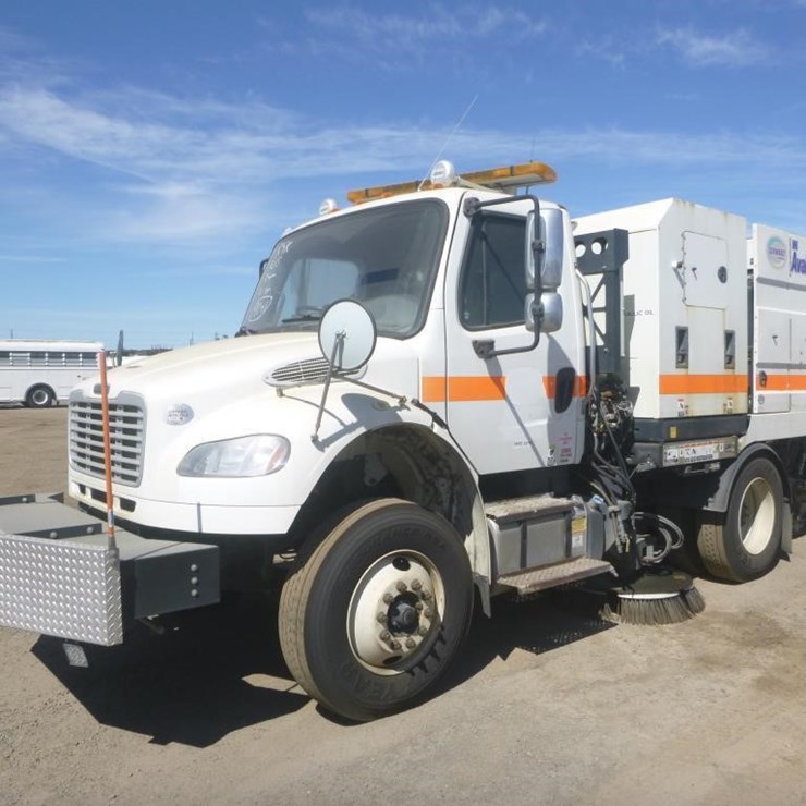2017 FREIGHTLINER M2 106