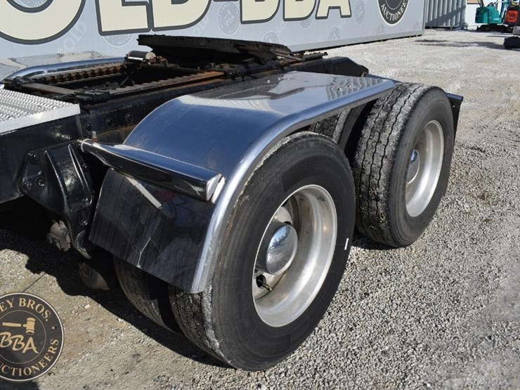 2007-peterbilt-379-image-17