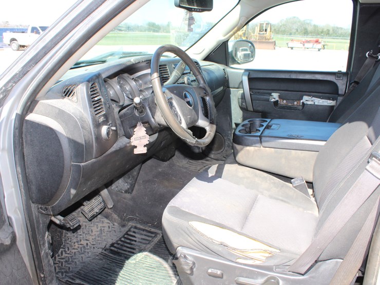 #2102-•-2013-gmc-sierra-pickup-truck-image-5