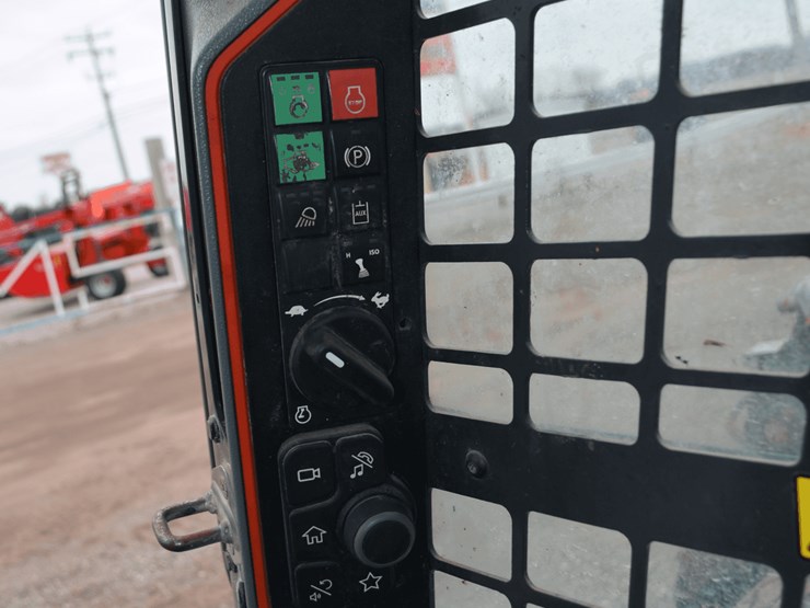 2023-bobcat-s62-image-24