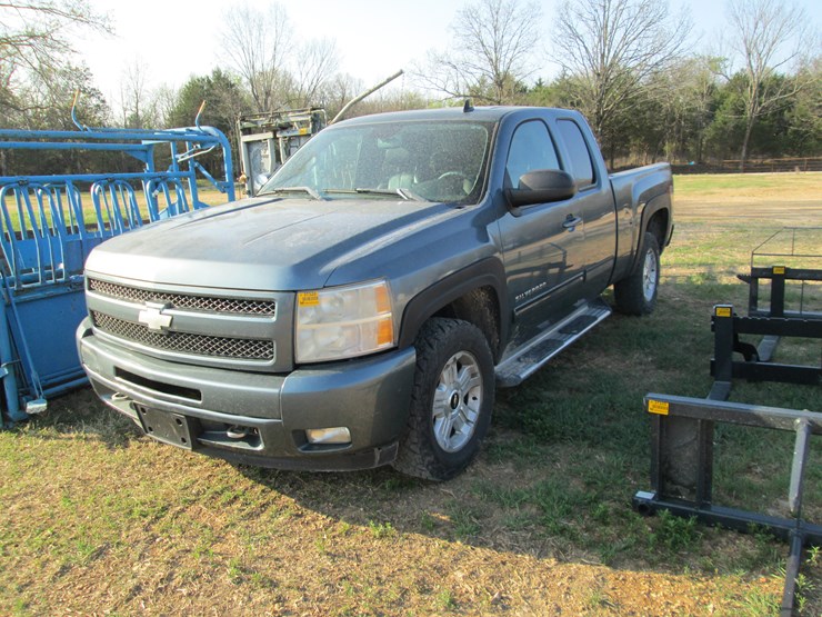 #37320-•-2011-chevrolet-silverado-4x4-pickup-1gcrkte32bz269380-image-1