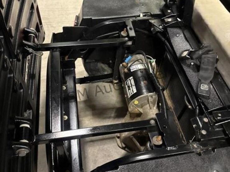 2014-e-z-go-terrain-250-image-9