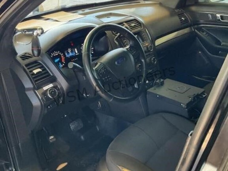 2017-ford-explorer-image-22