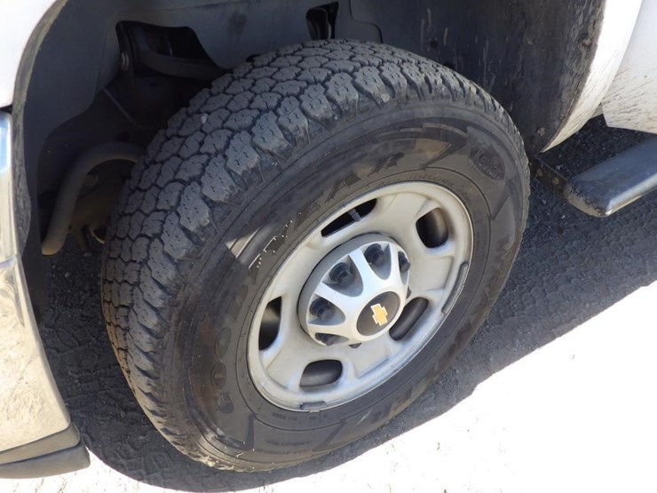 2013-chevrolet-2500hd-image-11