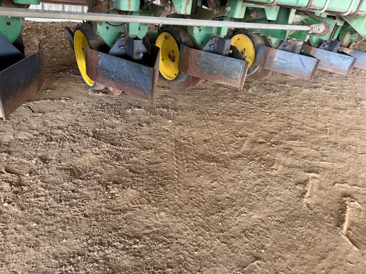 john-deere-7300-image-41