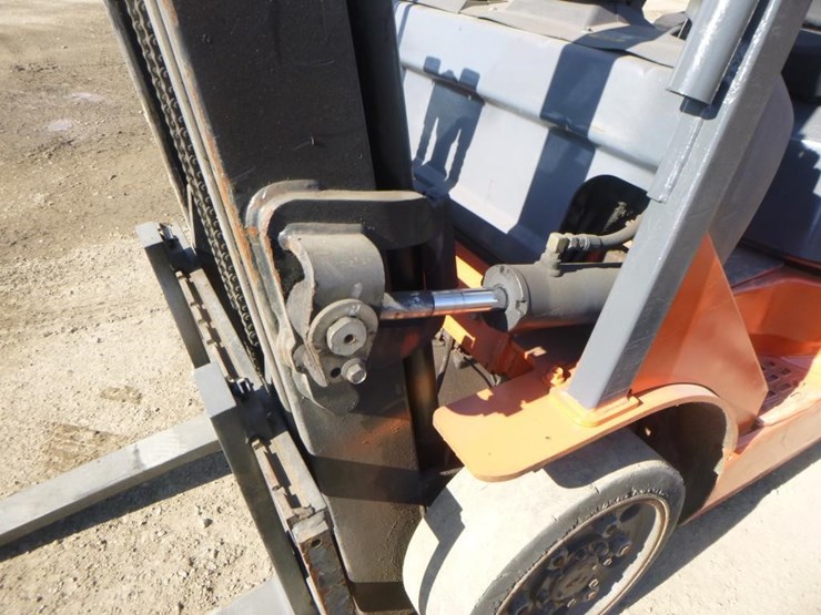 toyota-7fguc20-forklift-image-12