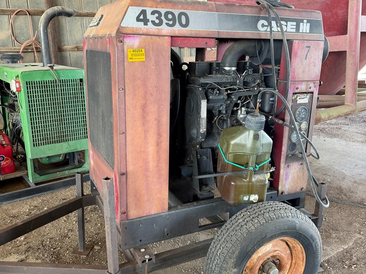 case-ih-4390-image-1