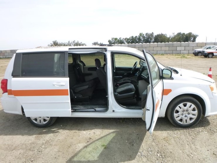 2014-dodge-grand-caravan-image-23