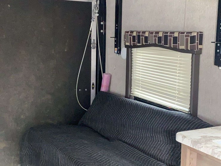 2019-dutchmen-coleman-lantern-edition-250tq-image-16