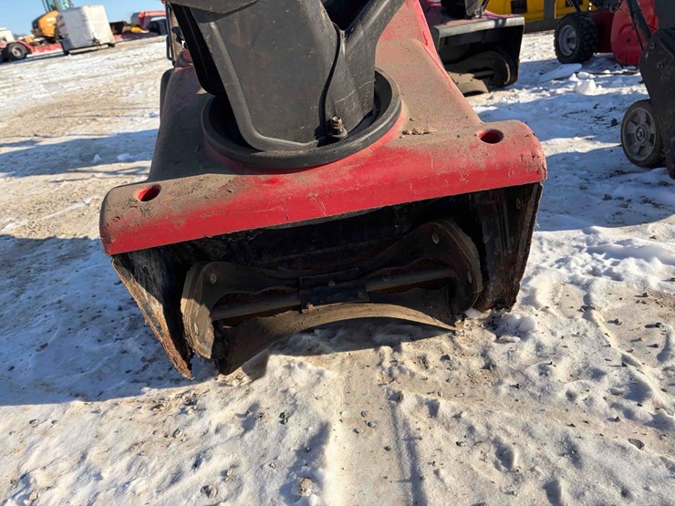 toro-power-clear-snow-blower-image-3