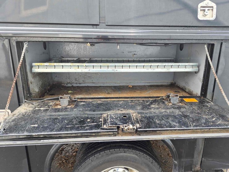 2007-ford-f550-image-12