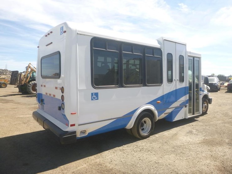 2014-ford-e450-image-3