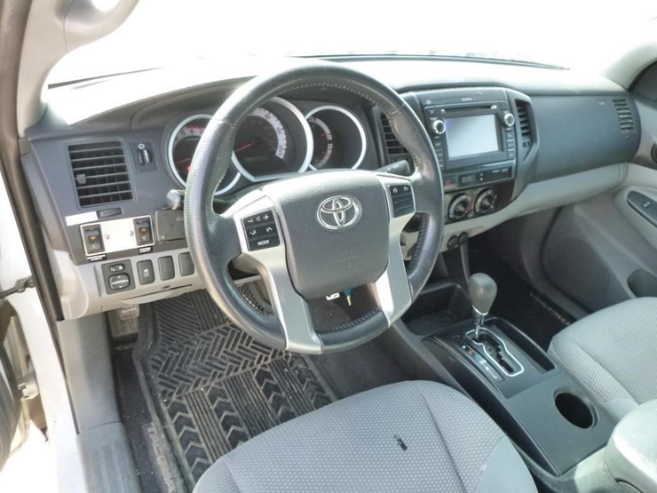 2013-toyota-tacoma-image-11