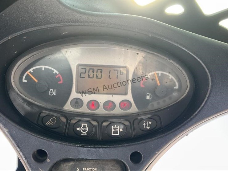 2015-bobcat-s750-image-18