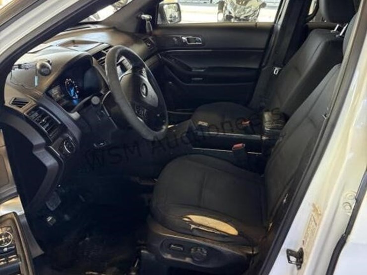 2017-ford-explorer-image-21