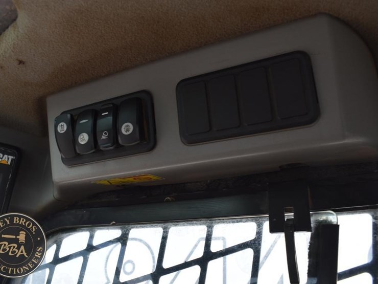 2017-caterpillar-259d-image-56