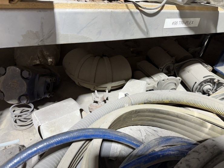 6-shelve-section-of-gd-tee-triplex-pump-&-weir-spm-pump-parts-image-4