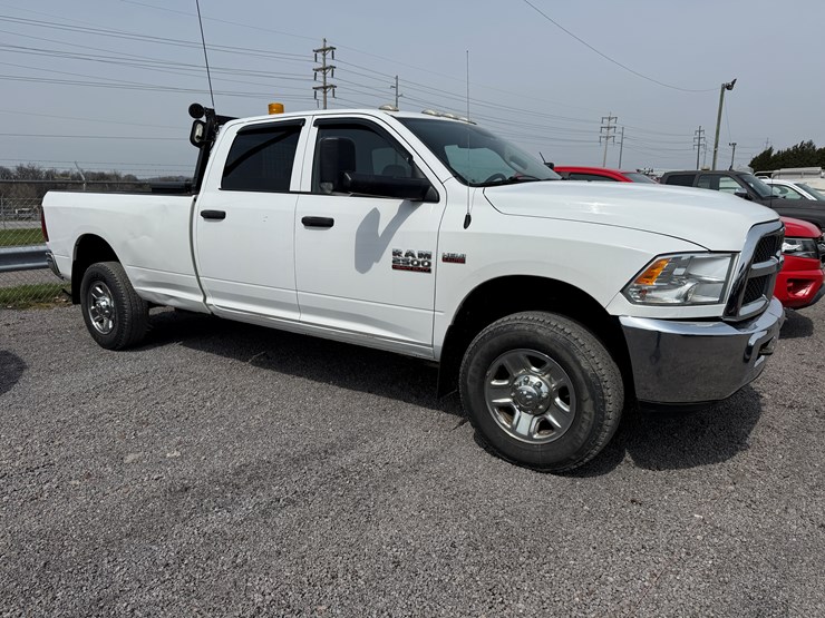 2015-dodge-2500-image-1